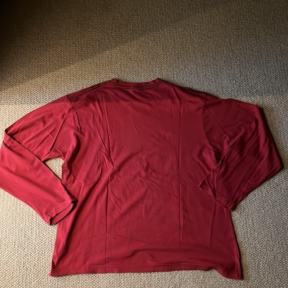 Red graphic long sleeve​​ - Picture 2 of 4